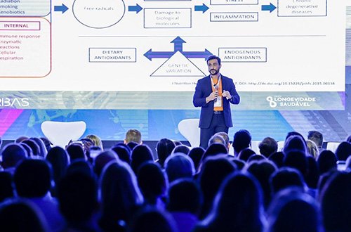 Dr. Ribas palestrando